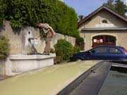 Joachim Sauter am Brunnen von Collogne