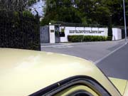 Der W123 vor dem Russischen Konsulat