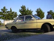 Der Mercedes auf dem Rasthof Lechtal