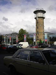 Der Benz auf dem Rimi Parkplatz in Riga