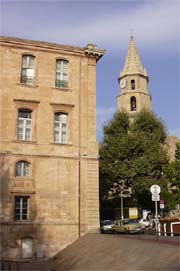 Parkplatz an einer Kirche