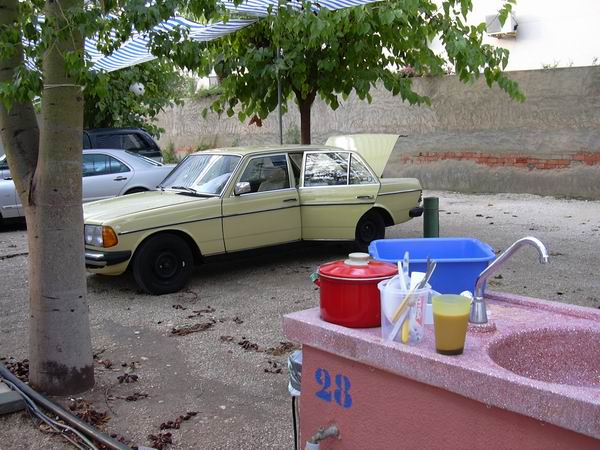 Fr&uuml;hst&uuml;ck auf dem Campingplatz in Alicante
